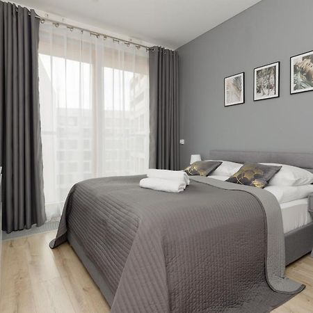 Cozy Apartments With Parking In The 19Th District By Noclegi Renters Warschau Exterior foto