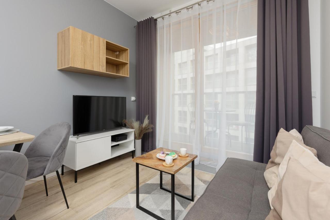 Cozy Apartments With Parking In The 19Th District By Noclegi Renters Warschau Exterior foto