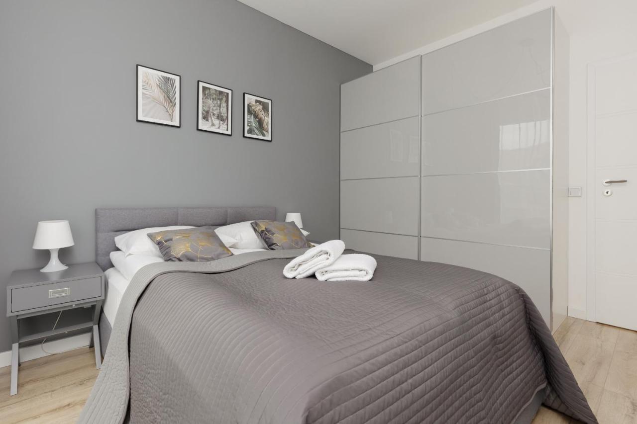 Cozy Apartments With Parking In The 19Th District By Noclegi Renters Warschau Exterior foto