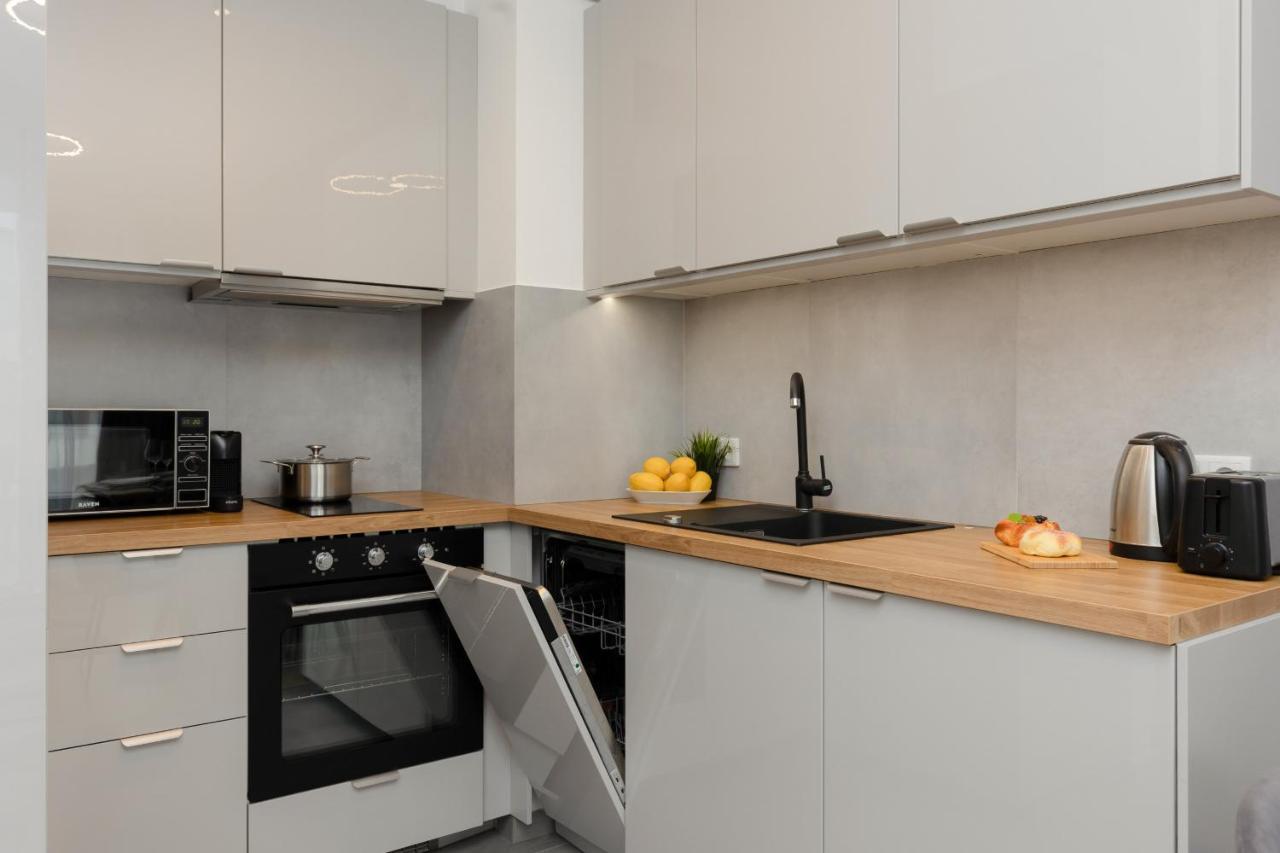 Cozy Apartments With Parking In The 19Th District By Noclegi Renters Warschau Exterior foto