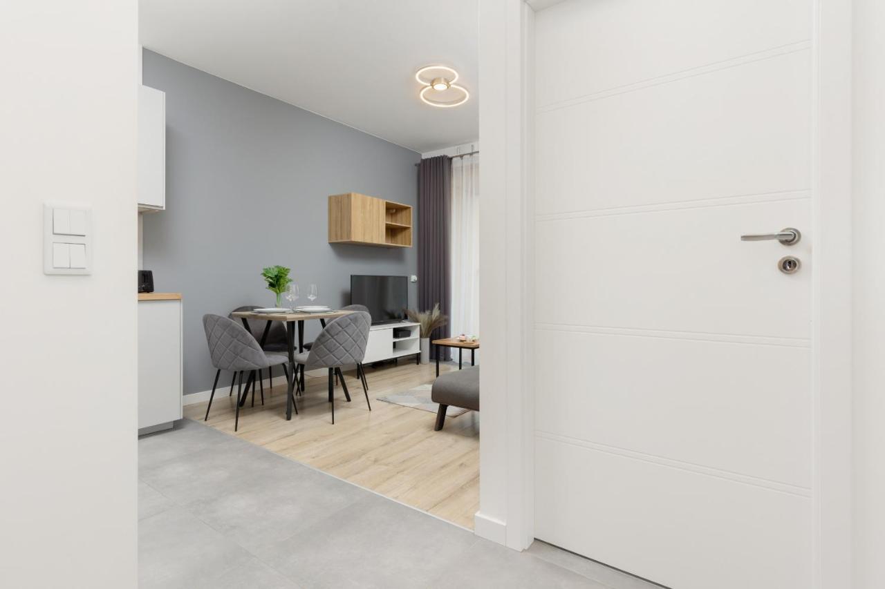 Cozy Apartments With Parking In The 19Th District By Noclegi Renters Warschau Exterior foto