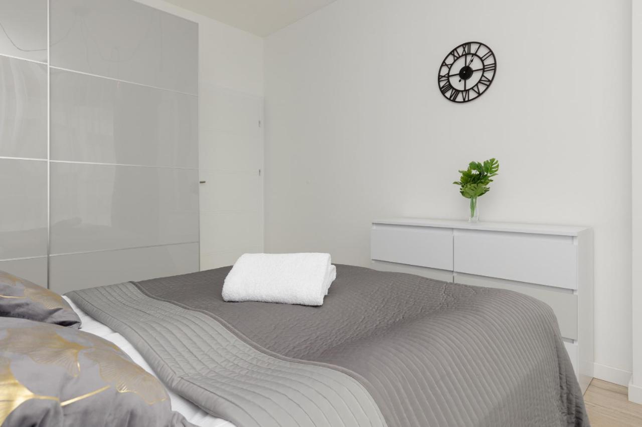 Cozy Apartments With Parking In The 19Th District By Noclegi Renters Warschau Exterior foto